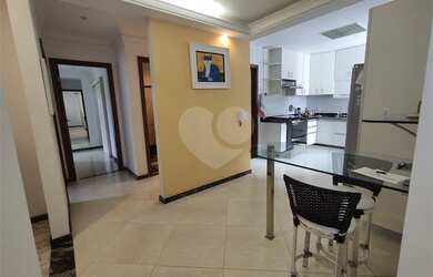 Imagem: A casa à venda possui 4 Dormitórios, 5 Banheiros, 2 Vagas