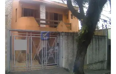 Imagem: A casa possui 4 Dormitórios, 4 Banheiros, 4 Vagas na garagem