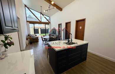 Imagem: A casa em condomínio possui 3 Dormitórios, 2 Banheiros, 5