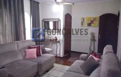 Imagem: A casa possui 1 Banheiro, 3 Vagas na garagem, 142m² de Área