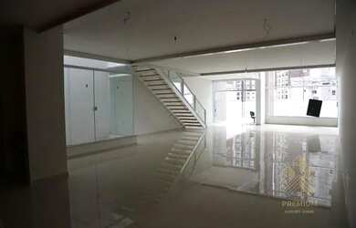 Imagem: O depósito possui 5 Vagas na garagem, 411m² de Área, Imóvel