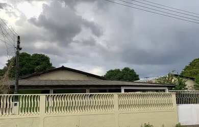 Imagem: A casa possui 2 Dormitórios, 2 Banheiros, 5 Vagas na garagem