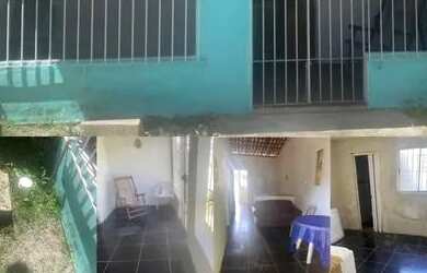 Imagem: A casa possui 3 Dormitórios, 2 Banheiros, 2 Vagas na garagem