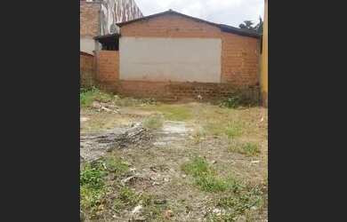 Imagem: O terreno possui 240m² de Área e está localizado em Montes