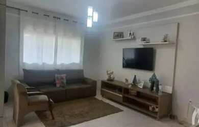 Imagem: A casa possui 3 Dormitórios, 2 Banheiros, 3 Vagas na garagem