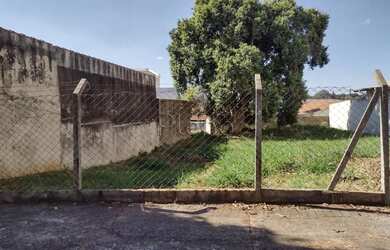 Imagem: O terreno possui 320m² de Área e está localizado em Jardim