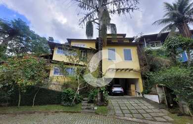 Imagem: A casa em condomínio possui 5 Dormitórios, 4 Banheiros, 2