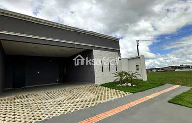 Imagem: A casa em condomínio possui 3 Dormitórios, 2 Banheiros, 4