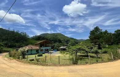 Imagem: O depósito possui 2 Vagas na garagem, 195m² de Área, Imóvel