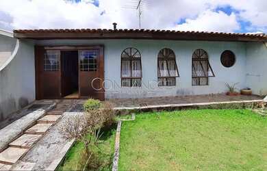 Imagem: A casa possui 4 Dormitórios, 2 Banheiros, 2 Vagas na garagem