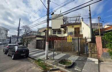 Imagem: A casa possui 4 Dormitórios, 4 Banheiros, 4 Vagas na garagem