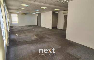 Imagem: O depósito possui 3 Vagas na garagem, 117m² de Área e está