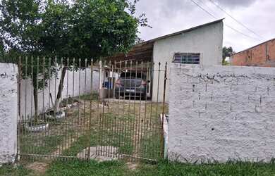 Imagem: A casa possui 2 Dormitórios, 2 Banheiros, 4 Vagas na garagem