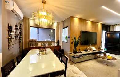 Imagem: A casa possui 3 Dormitórios, 4 Banheiros, 2 Vagas na garagem