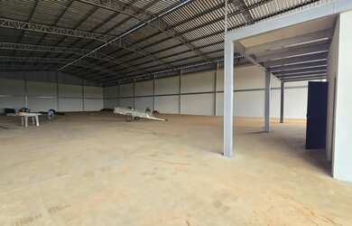 Imagem: O depósito possui 5 Vagas na garagem, 843m² de Área e está