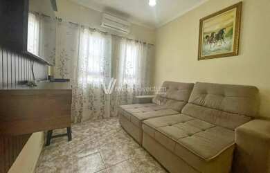 Imagem: A casa possui 3 Dormitórios, 2 Banheiros, 5 Vagas na garagem