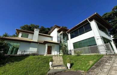 Imagem: A casa em condomínio possui 4 Dormitórios, 5 Banheiros, 4