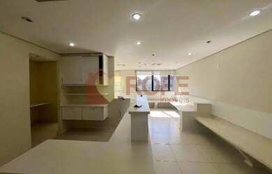 Imagem: O depósito à venda possui 2 Vagas na garagem e 121m² de Área