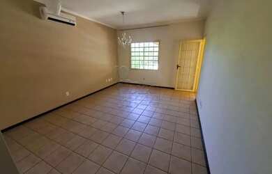 Imagem: A casa em condomínio possui 3 Dormitórios, 2 Banheiros, 2