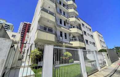 Imagem: O apartamento possui 3 Dormitórios, 1 Banheiro, 1 Vaga na garagem