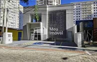 Imagem: O depósito possui 4 Vagas na garagem, 395m² de Área, Imóvel