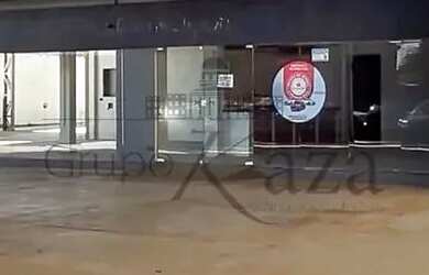 Imagem: O depósito possui 5 Vagas na garagem, 1.100m² de Área e