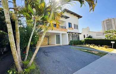 Imagem: A casa em condomínio possui 5 Dormitórios, 5 Banheiros, 4