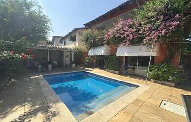 Imagem: A casa em condomínio possui 4 Dormitórios, 5 Banheiros, 4