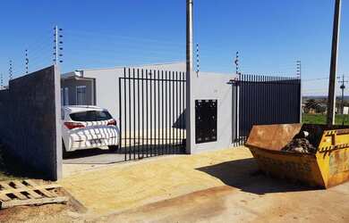 Imagem: A casa possui 1 Dormitório, 1 Vaga na garagem, 30m² de Área