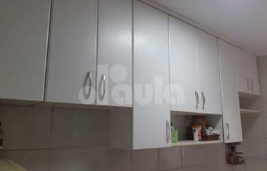 Imagem: O apartamento possui 3 Dormitórios, 1 Banheiro, 1 Vaga na garagem