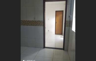 Imagem: A casa possui 2 Dormitórios e 1 Banheiro e está localizado