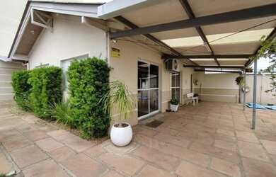 Imagem: O apartamento possui 3 Dormitórios, 1 Banheiro, 1 Vaga na garagem