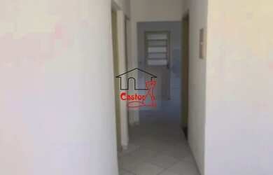 Imagem: A casa possui 2 Dormitórios, 1 Banheiro, 2 Vagas na garagem