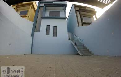 Imagem: A casa em condomínio possui 3 Dormitórios, 2 Banheiros, 2