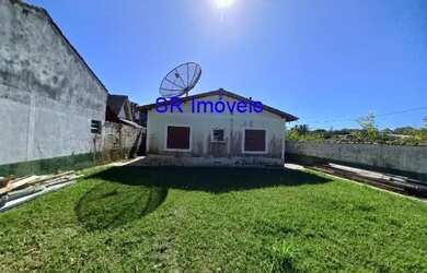 Imagem: A casa possui 5 Dormitórios, 3 Banheiros, 2 Vagas na garagem