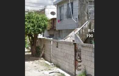 Imagem: A casa possui 2 Dormitórios, 1 Banheiro, 1 Vaga na garagem