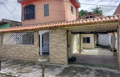 Imagem: A casa possui 3 Dormitórios, 2 Banheiros, 2 Vagas na garagem