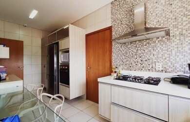 Imagem 13: Portucale no tirol. Piscina, Churrasqueira, Varandae136m² de Área