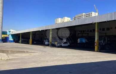 Imagem: O depósito possui 5 Vagas na garagem, 2.200m² de Área e