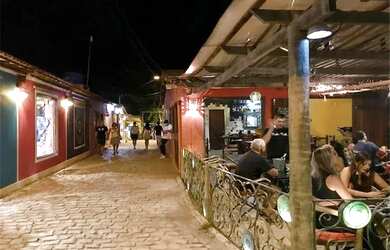 Imagem: O terreno à venda possui 712m² de Área e Piscina e está