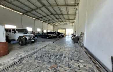 Imagem: O depósito possui 4 Vagas na garagem, 900m² de Área e está