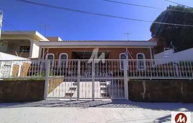 Imagem: A casa possui 3 Dormitórios, 4 Banheiros, 4 Vagas na garagem