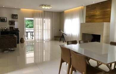 Imagem: A casa em condomínio possui 4 Dormitórios, 1 Banheiro, 4 Vagas