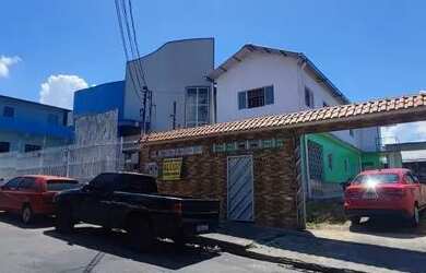 Imagem: A casa possui 4 Dormitórios, 4 Banheiros, 5 Vagas na garagem
