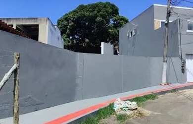 Imagem: A casa possui 4 Dormitórios, 5 Banheiros, 3 Vagas na garagem