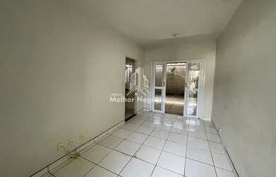 Imagem: A casa possui 2 Dormitórios, 1 Banheiro, 2 Vagas na garagem