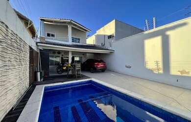 Imagem: A casa possui 4 Dormitórios, 5 Banheiros, 3 Vagas na garagem