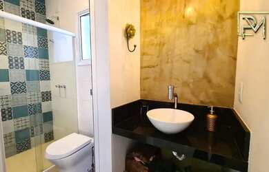 Imagem: A casa em condomínio possui 4 Dormitórios, 5 Banheiros, 4