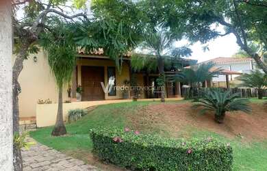 Imagem: A casa em condomínio possui 4 Dormitórios, 5 Banheiros, 3