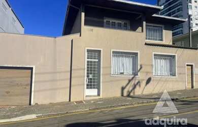 Imagem: A casa possui 3 Dormitórios, 3 Banheiros, 2 Vagas na garagem